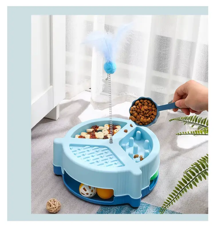 משחק-חכם -לחתול- עם נוצה -לחטיפים ושעשוע